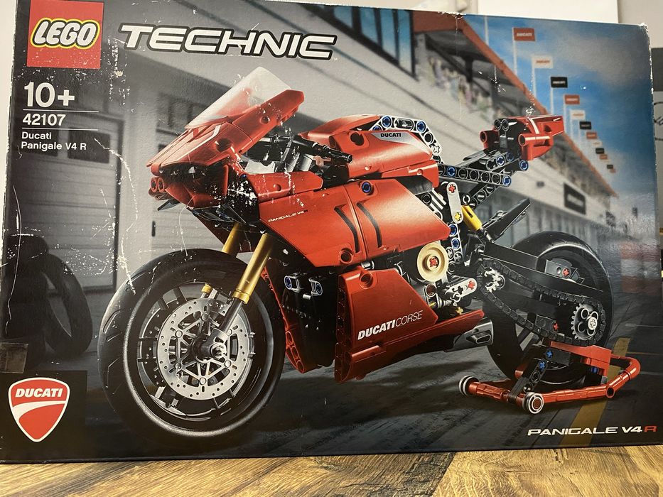 LEGO Technic 42107 Ducati Panigale V4 R — НОВ