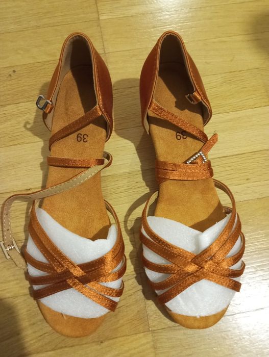 Обувки за латино танци