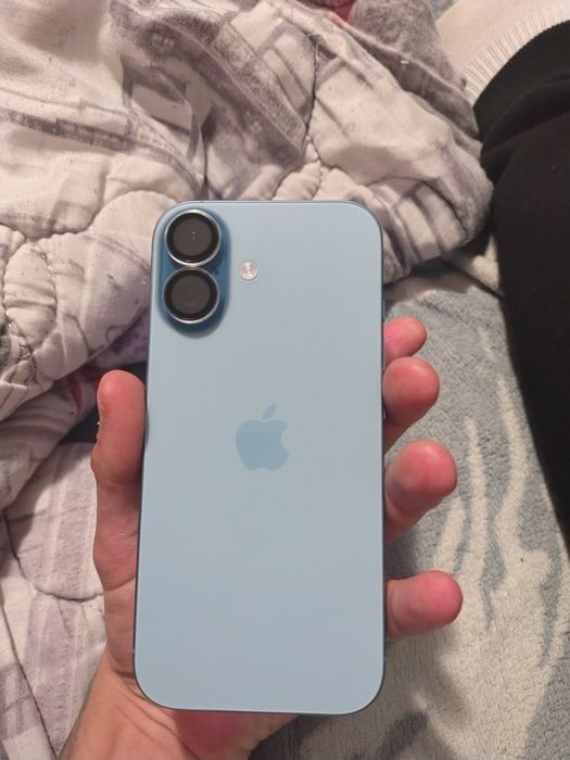 Vând iPhone 17 Blue Nou