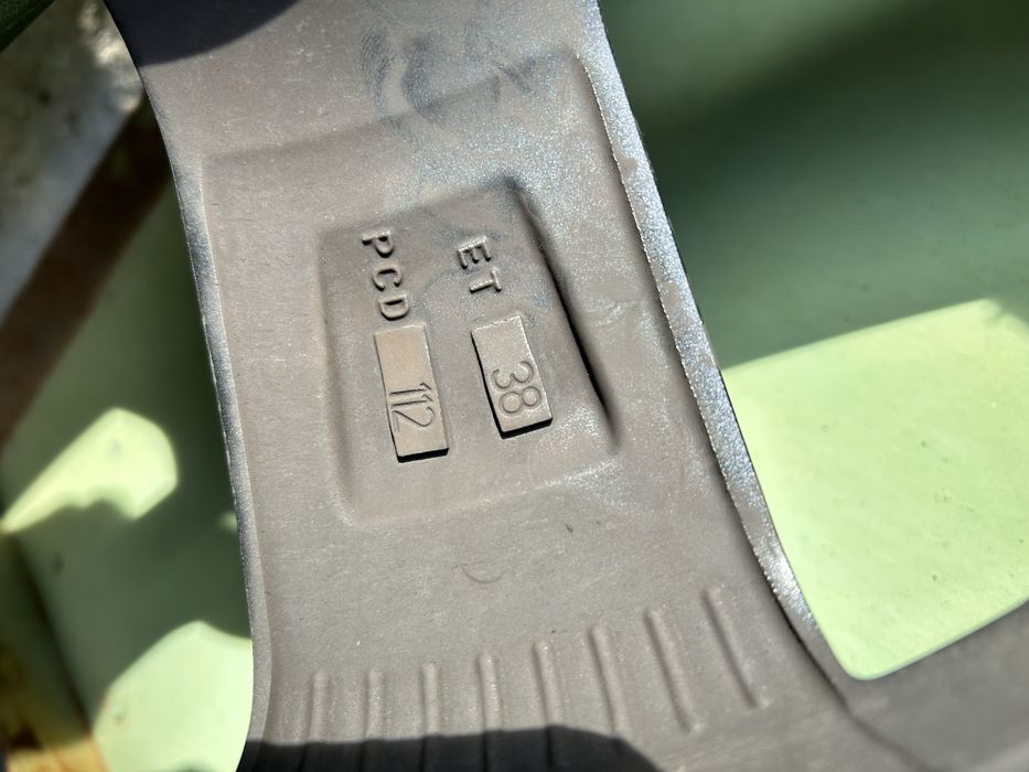 Лети джанти Dezent 7,5Jx18 5x112 ET38 с гуми