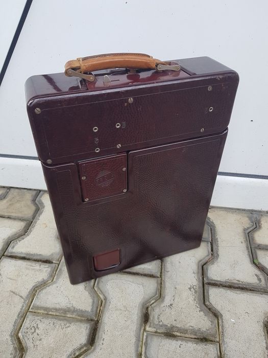 Vand mașina de cusut freia