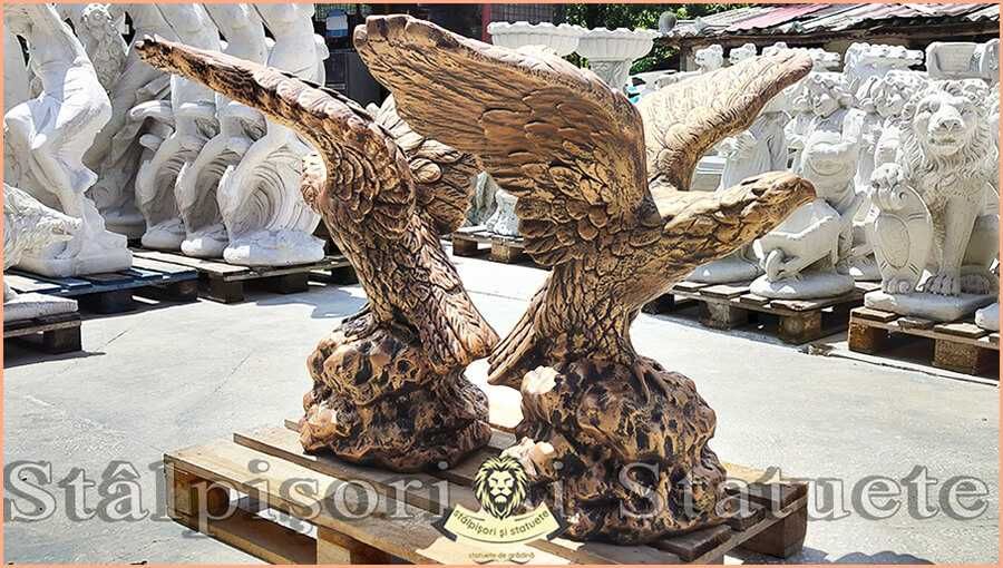 Set două statuete vulturi pe stâncă, model S35.