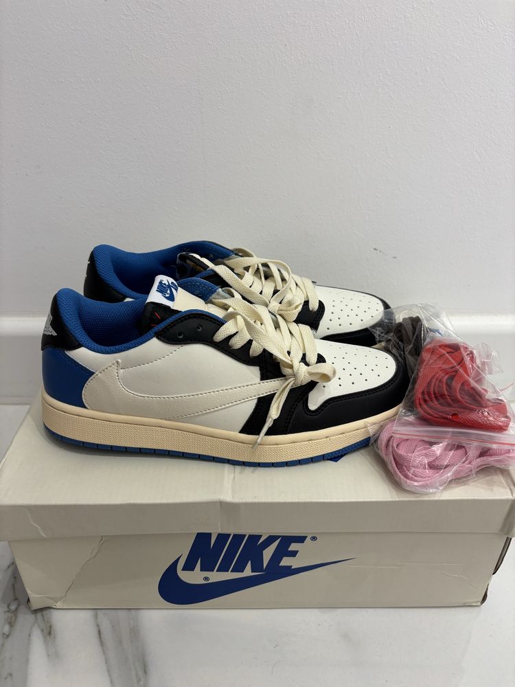 Jordan 1 low Travis Scott