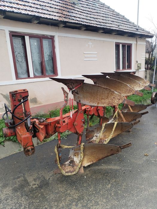Vând plug cu 4 brazdare mig azot și grapa rotativa