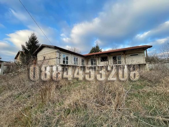 Къща в Варна, област-с.Орешак площ 220 цена 75000