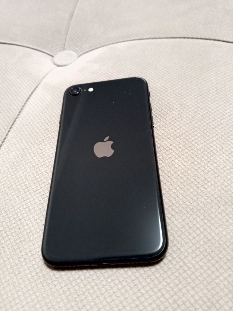 Продам iPhone SE