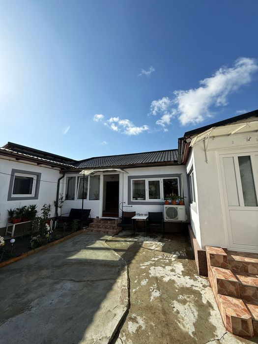 Casă modernă de vânzare – totul nou, gata pentru tine!