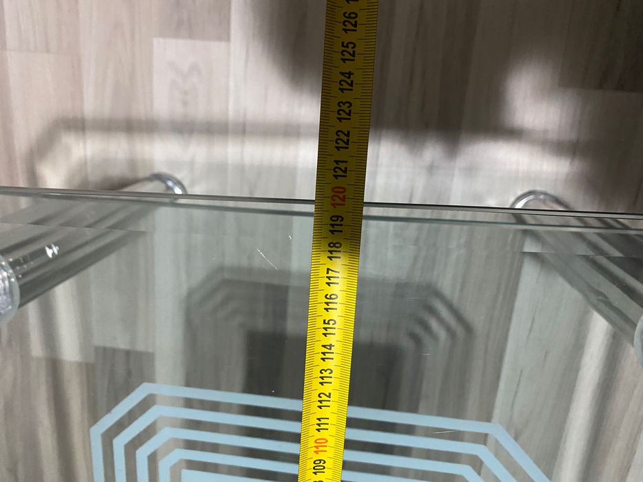 Стъклена маса за хол