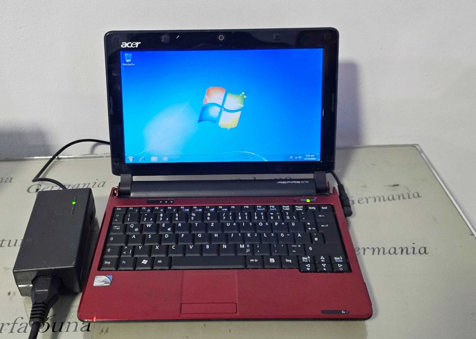Laptop mini core2duo Acer Aspire One KAV60 functional,instalat,complet
