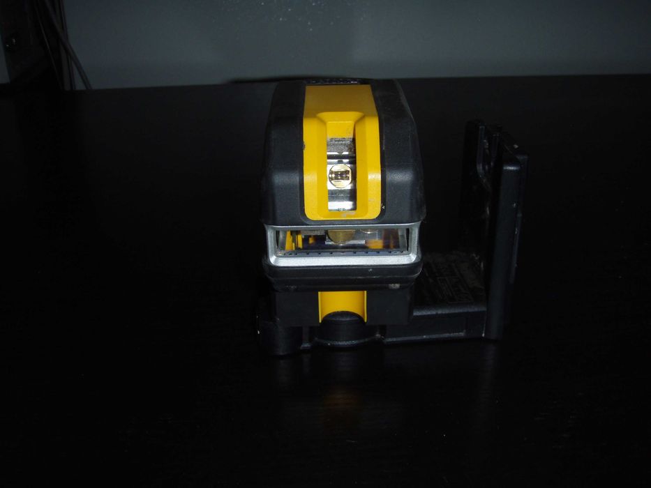 Nivela laser Dewalt DCE0822R + adaptor pentru 4 baterii AA