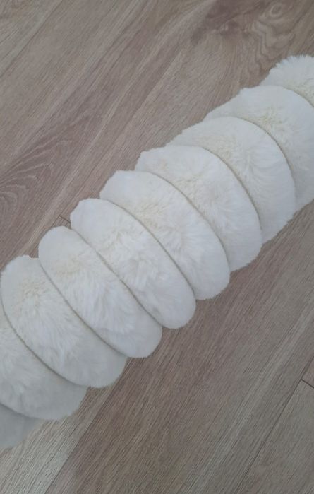 Set 2 pernițe pufoase noi ,35/35 cm