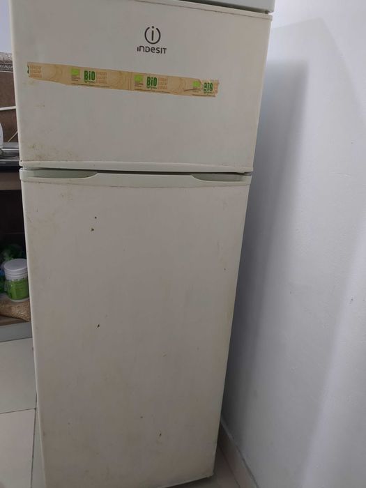Vând Frigider Indesit – 416 litri