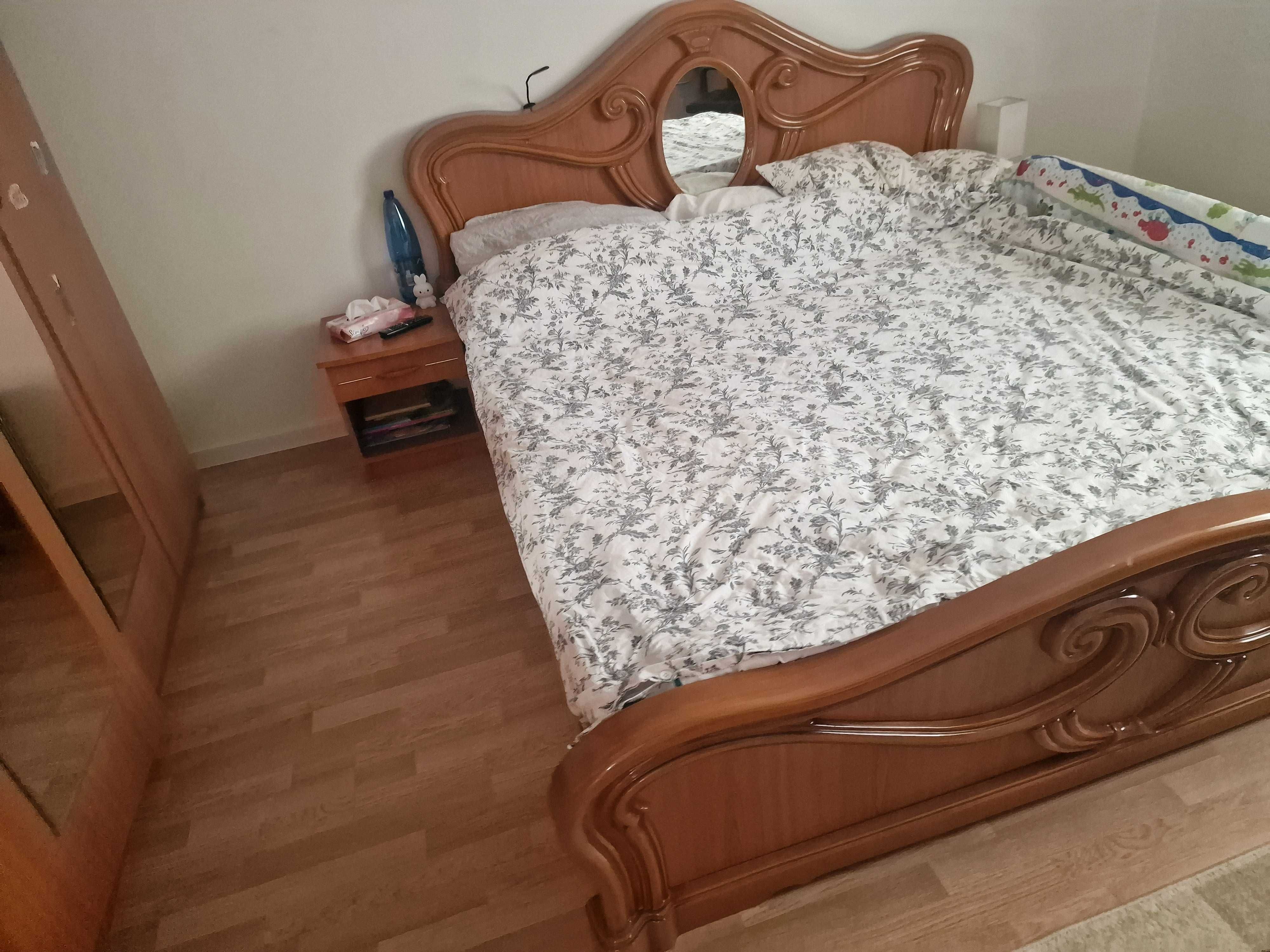 Mobilier complet pentru dormitor pat sifonier noptiere comoda oglinda