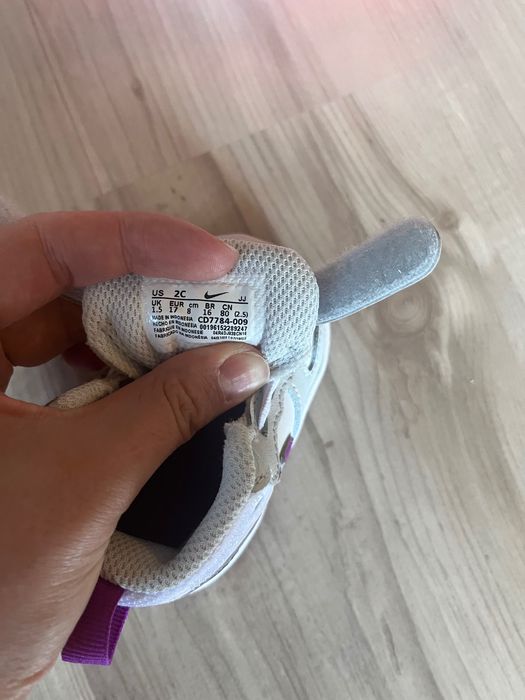 Бебешки маратонки за момиченце Nike