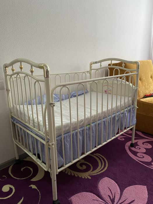 Кроватка детская металлиская