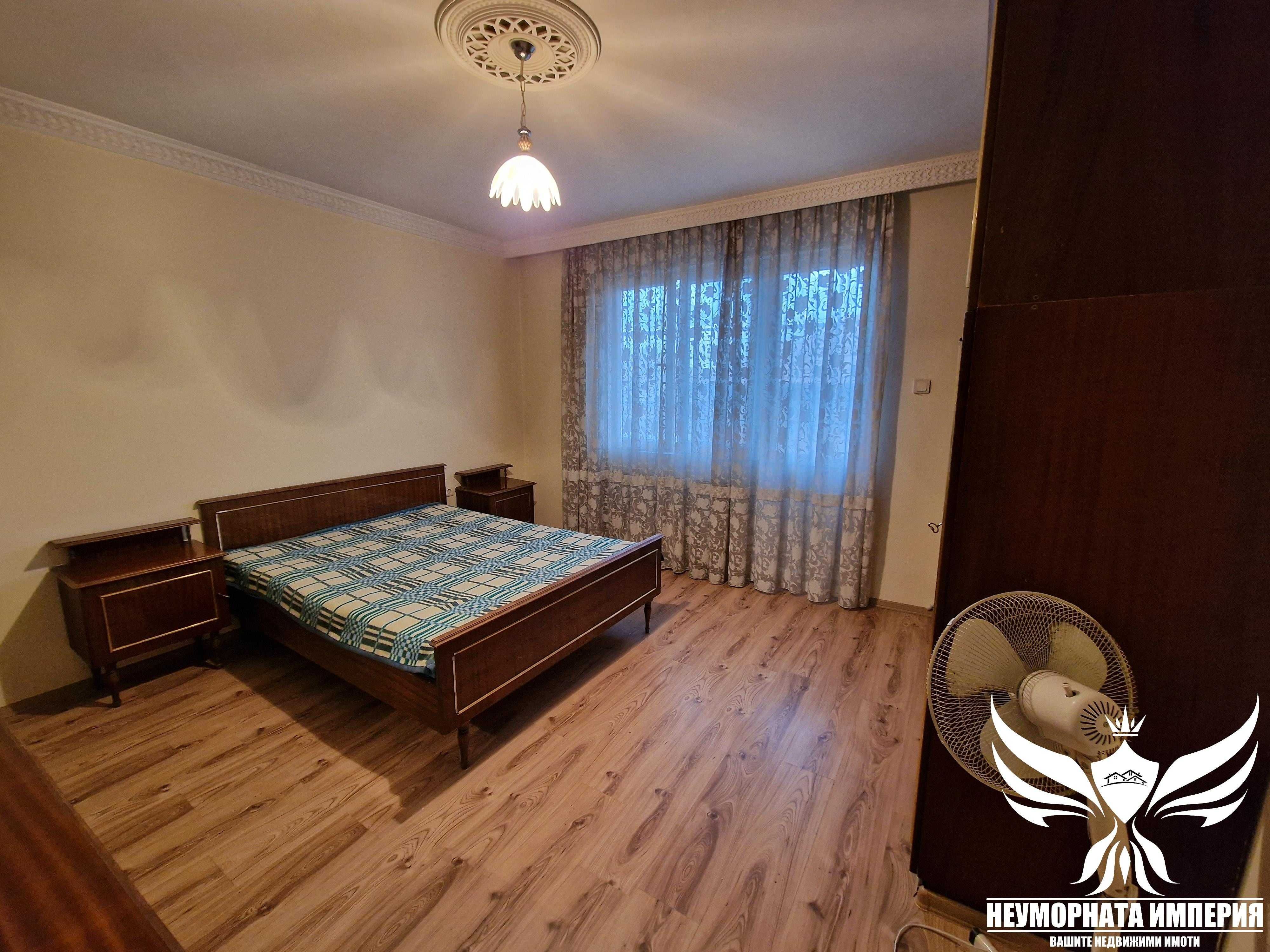 Продавам четиристаен 115кв., 2 ет. с гараж в гр.Асеновград