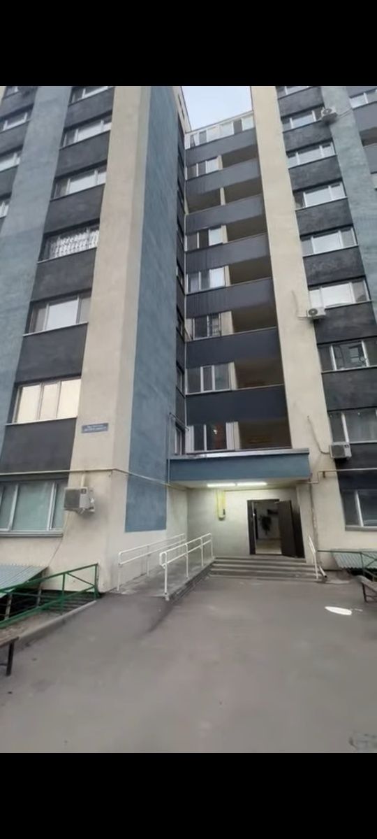 Продаётся 2-комнатная квартира площадью 72 м²