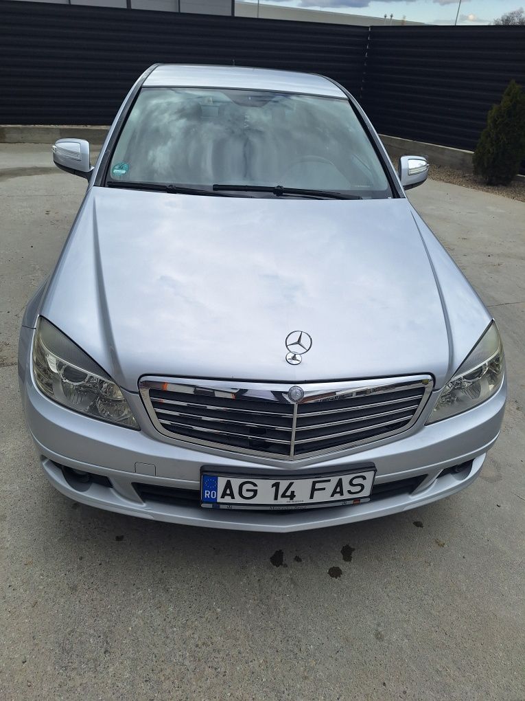 Vând Mercedes C220