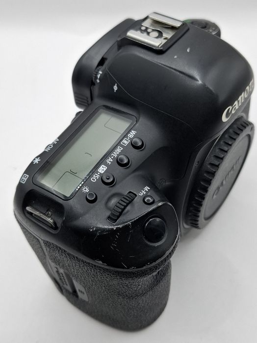 5D Mark IV body sotiladi