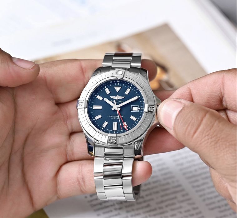 Breitling Avenger GMT 45mm