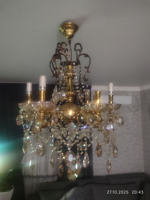 Продаётся люстра