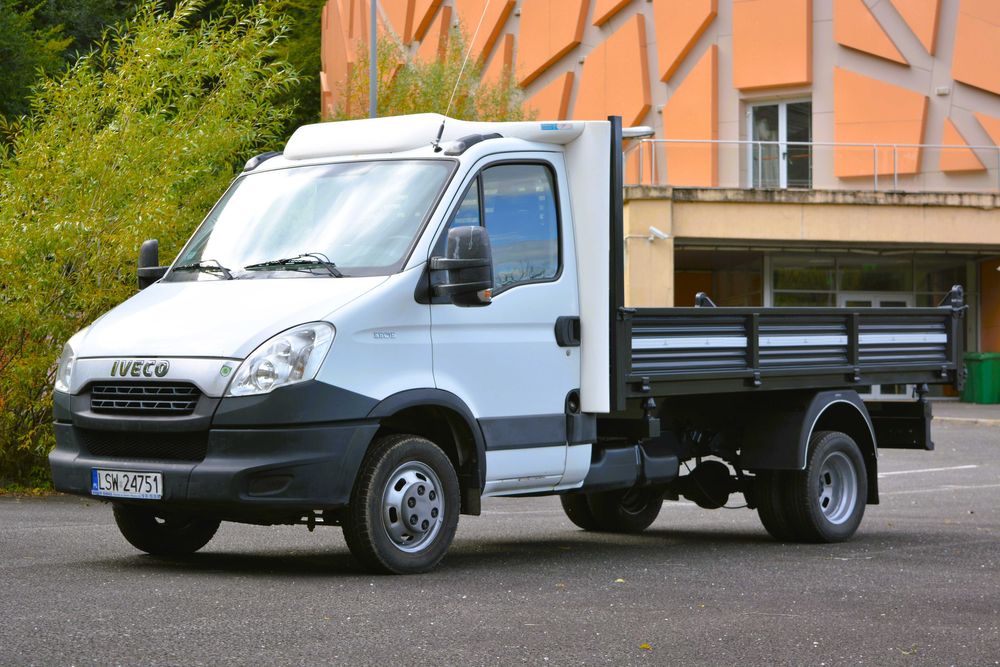 Iveco Daily 2012 basculabil pe 3 parti
