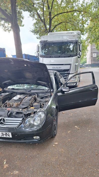 Vând s-au schimb mercedes c 180