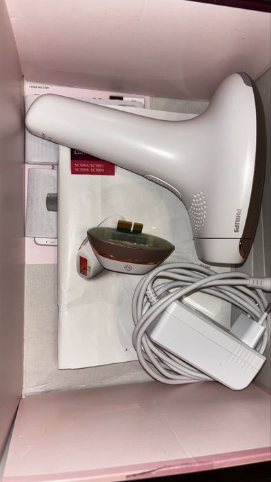 Фотоепилатор Philips Lumea BRI924