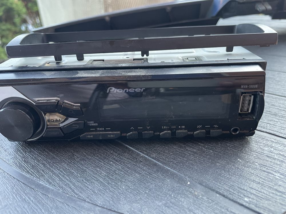 Аудио плеър за кола Pioneer - MVH-180UB