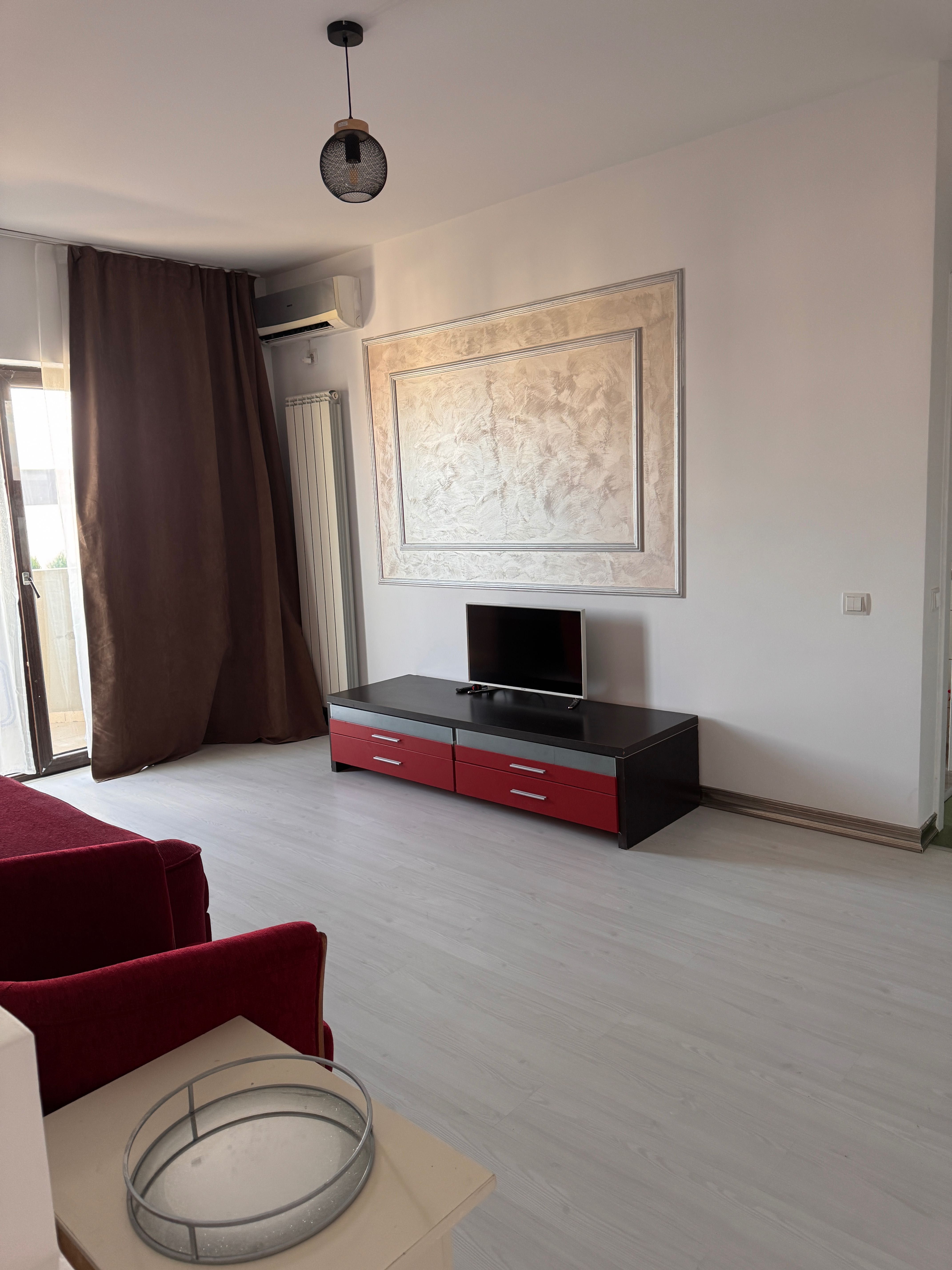 Închiriez apartament 2