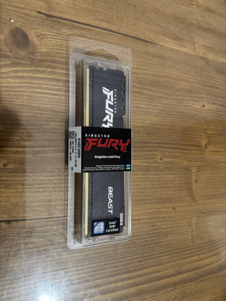 Продаю оперативную память Kingston Fury 8GB DDR4