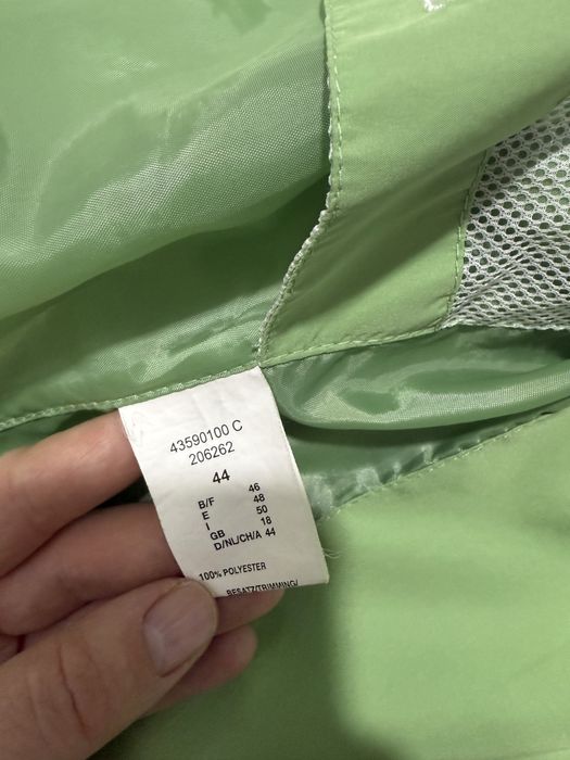 Дегкая куртка,плащ,ветровка 52 размер российский ,размер L-XL