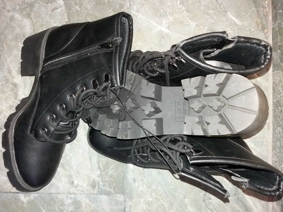 Bocanci ghete cizme piele negre maro nr 36 37 38 41 42 Pret 40 lei.