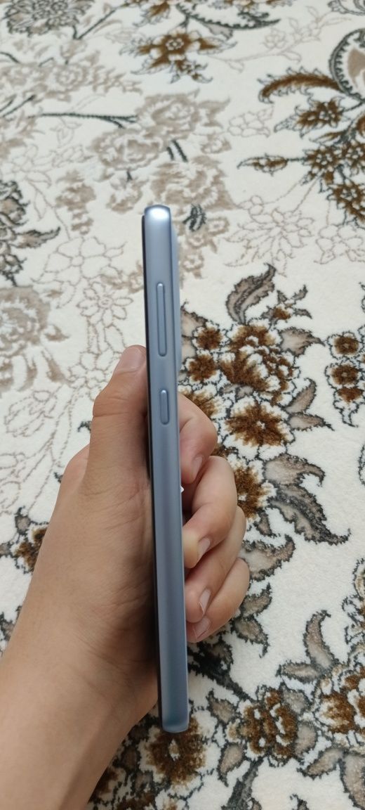 Samsung a33 holati aʼlo zaryadka bor 128/6 baho kelishiladi