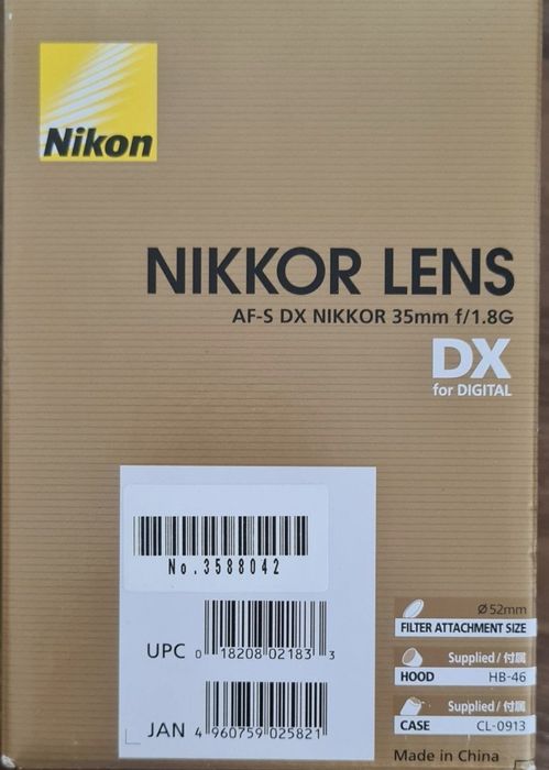 Obiectiv Nikkor Lens 35 mm, f /1,8 G DX si Obiectiv Nikkor Lens 18-140