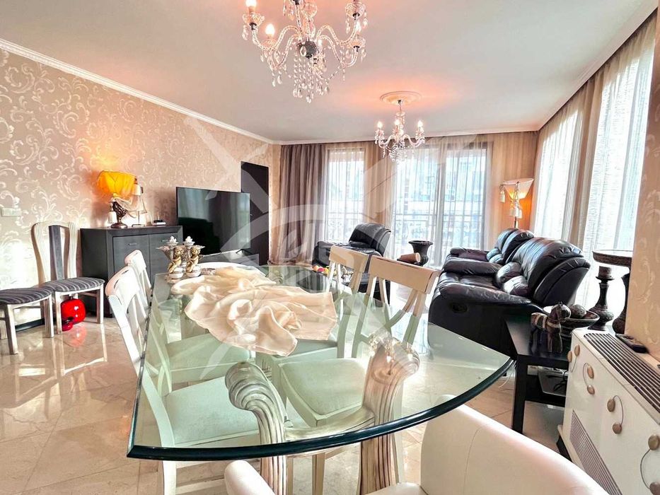 Продава се Четиристаен апартамент в София, Гоце Делчев - 214 кв.м за 3038 €/кв.м - Снимка #1