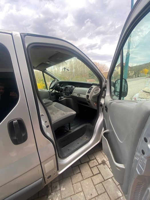 Renault Trafic Automat Mixt – 6 locuri + Marfă – Motor 2.5 dCi
