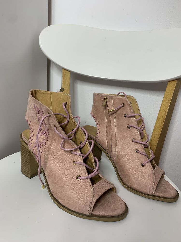Pantofi roz catifea