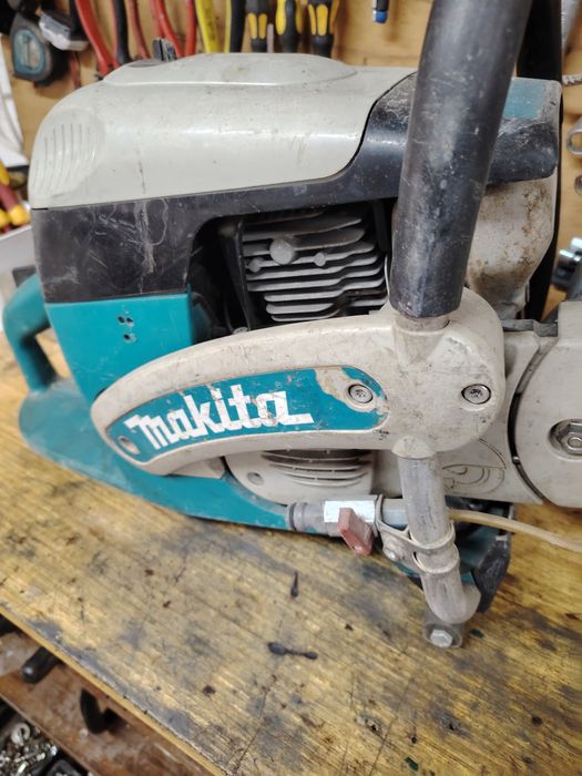 Бензинов фугорез Makita