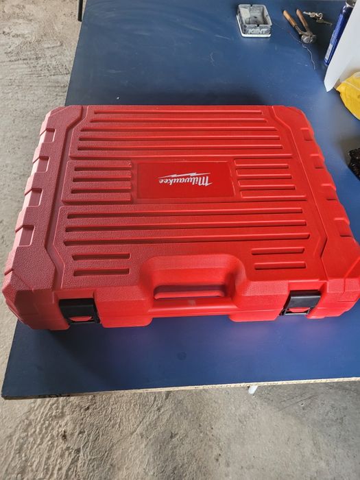 Vand Trusa Milwakee 4 piese plus acumulatori