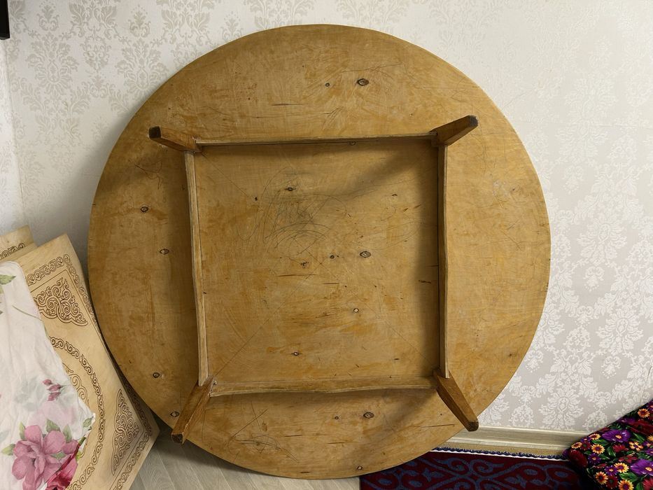 Круглый стол продается