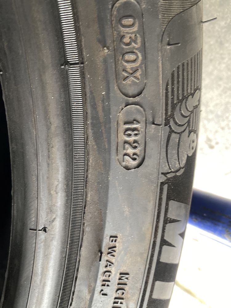 235/50/19 Michelin Vara
