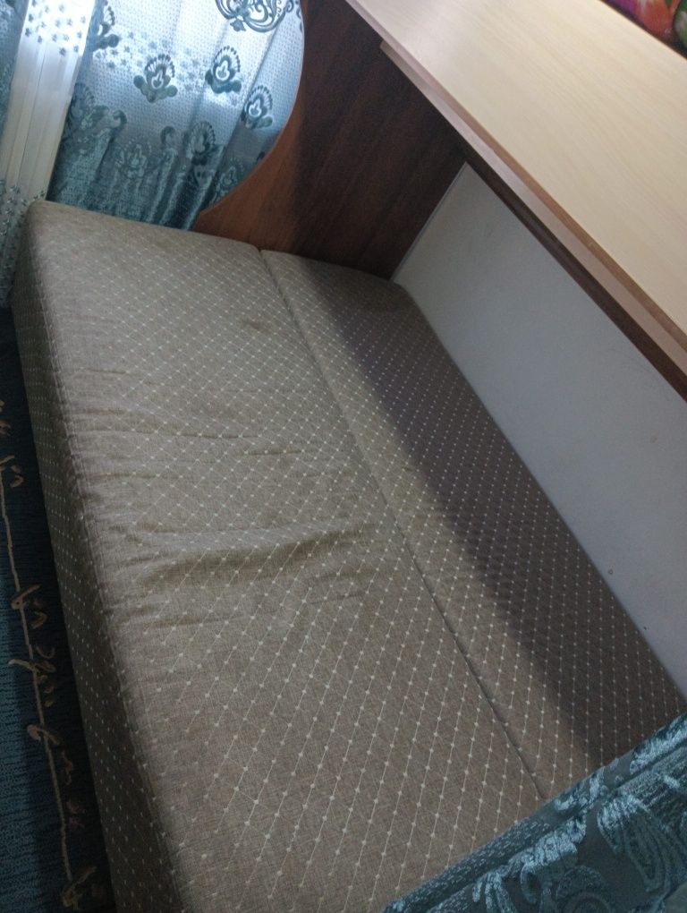 Продам детскую двухъярусная кровать с матрасом