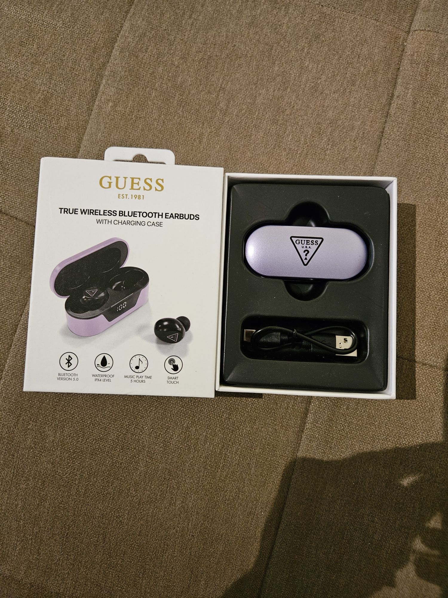 Слушалки Guess нови