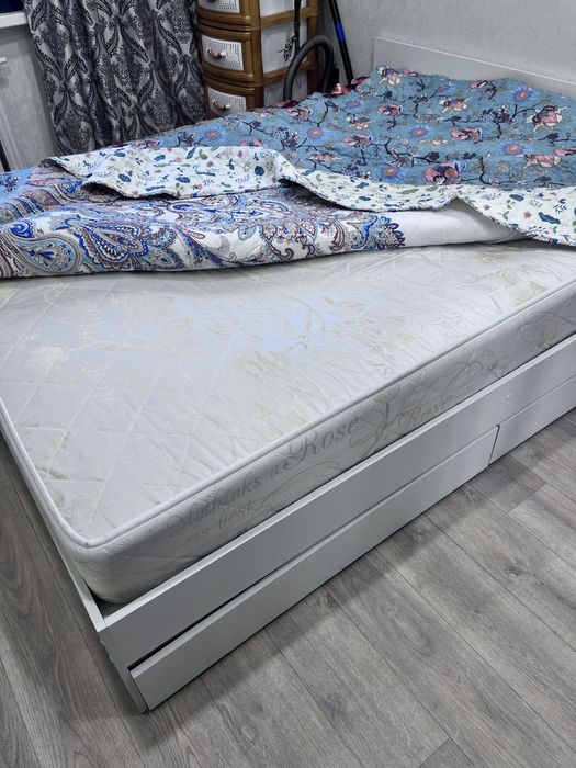 Кровать двуспальная