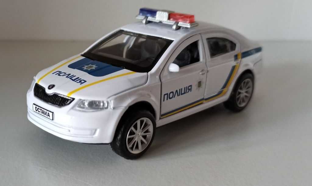 Macheta Skoda Octavia 3 Politia Ucraina - TechnoPark 1/32