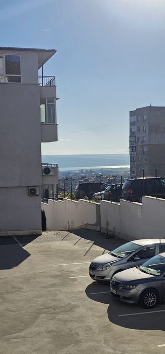 Двустаен апартамент с паркомясто