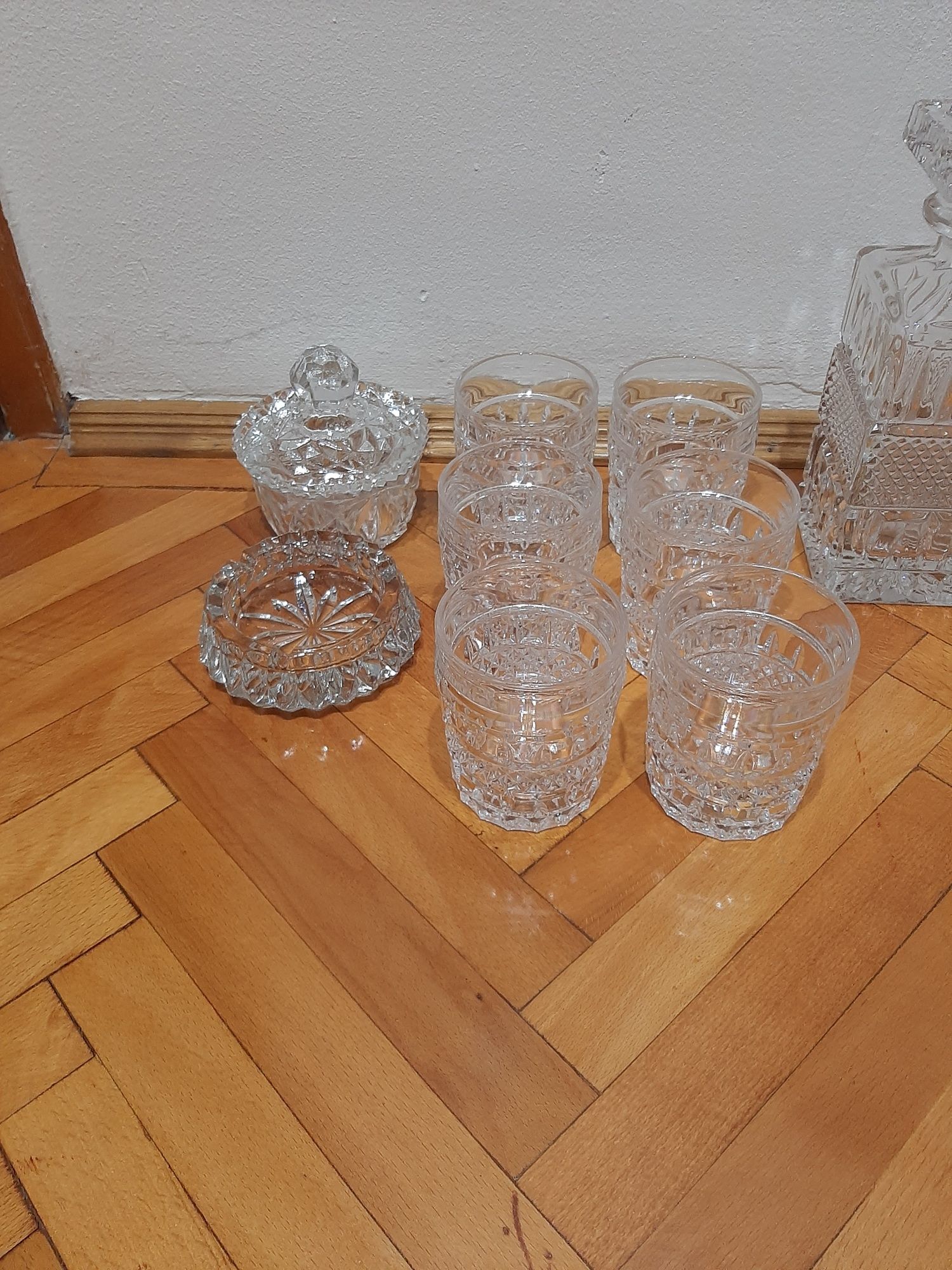 Vand set pahare, decantor, bomboniera,scrumiera, cristal Bohemia.