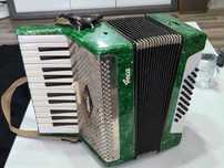 Acordeon vintage Timis anii '70