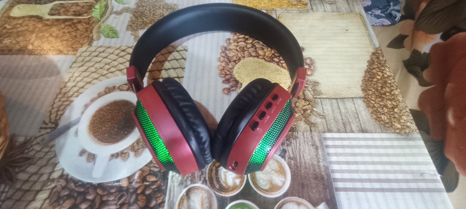 Bluetooth RGB слушалки